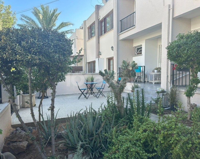 Kıbrıs Girne Lapta'da satılık özel havuzlu 4+1 villa